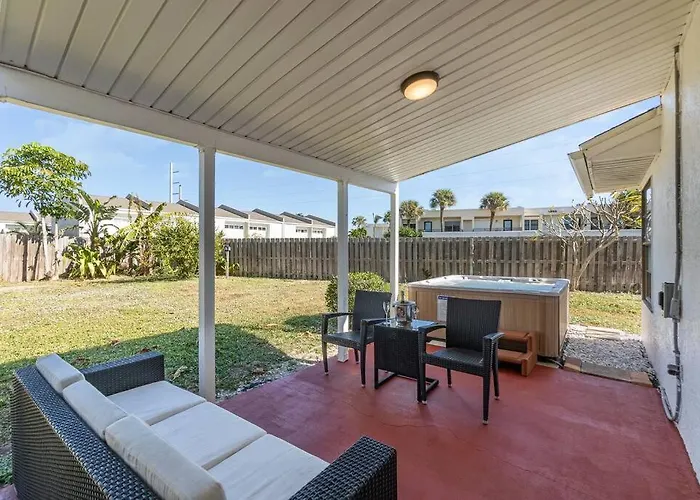 Melbourne Beach 4/3 Home Steps To Beach W/Jacuzzi